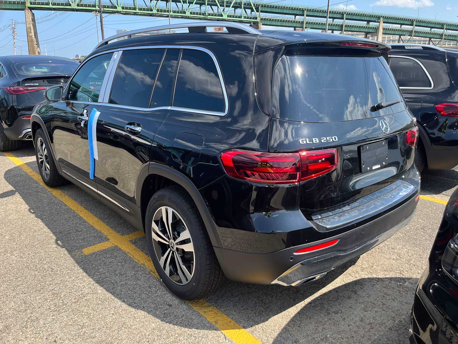 new 2025 Mercedes-Benz GLB 250 car