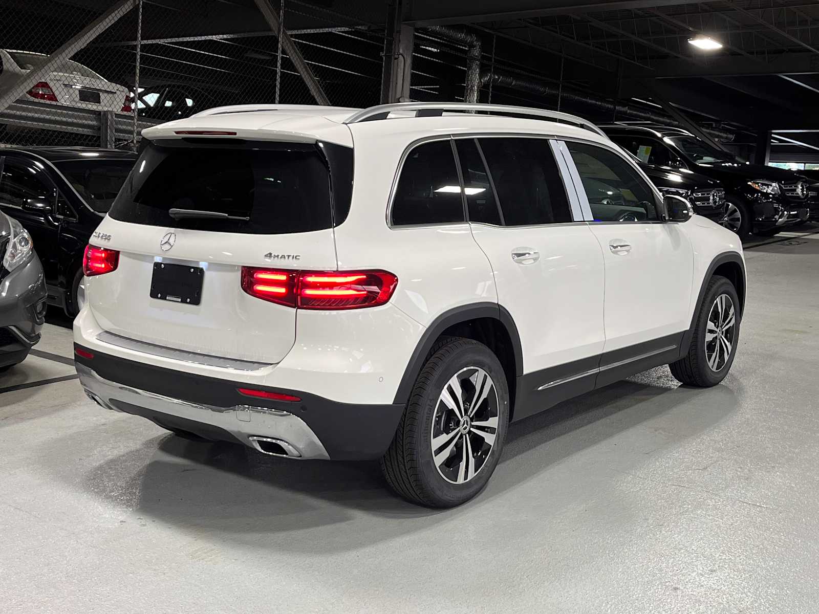 new 2025 Mercedes-Benz GLB 250 car