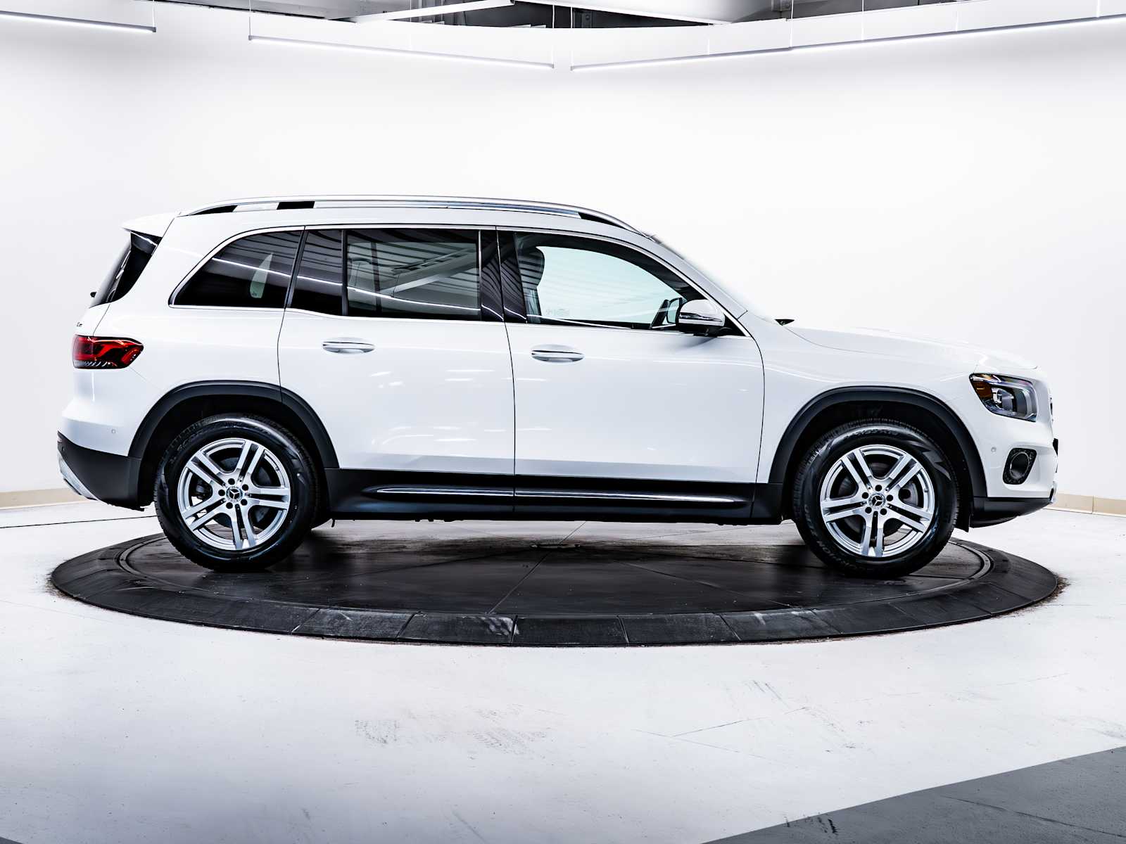 used 2022 Mercedes-Benz GLB 250 car, priced at $34,998