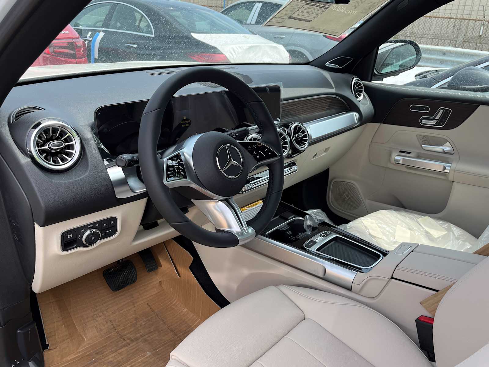 new 2025 Mercedes-Benz GLB 250 car