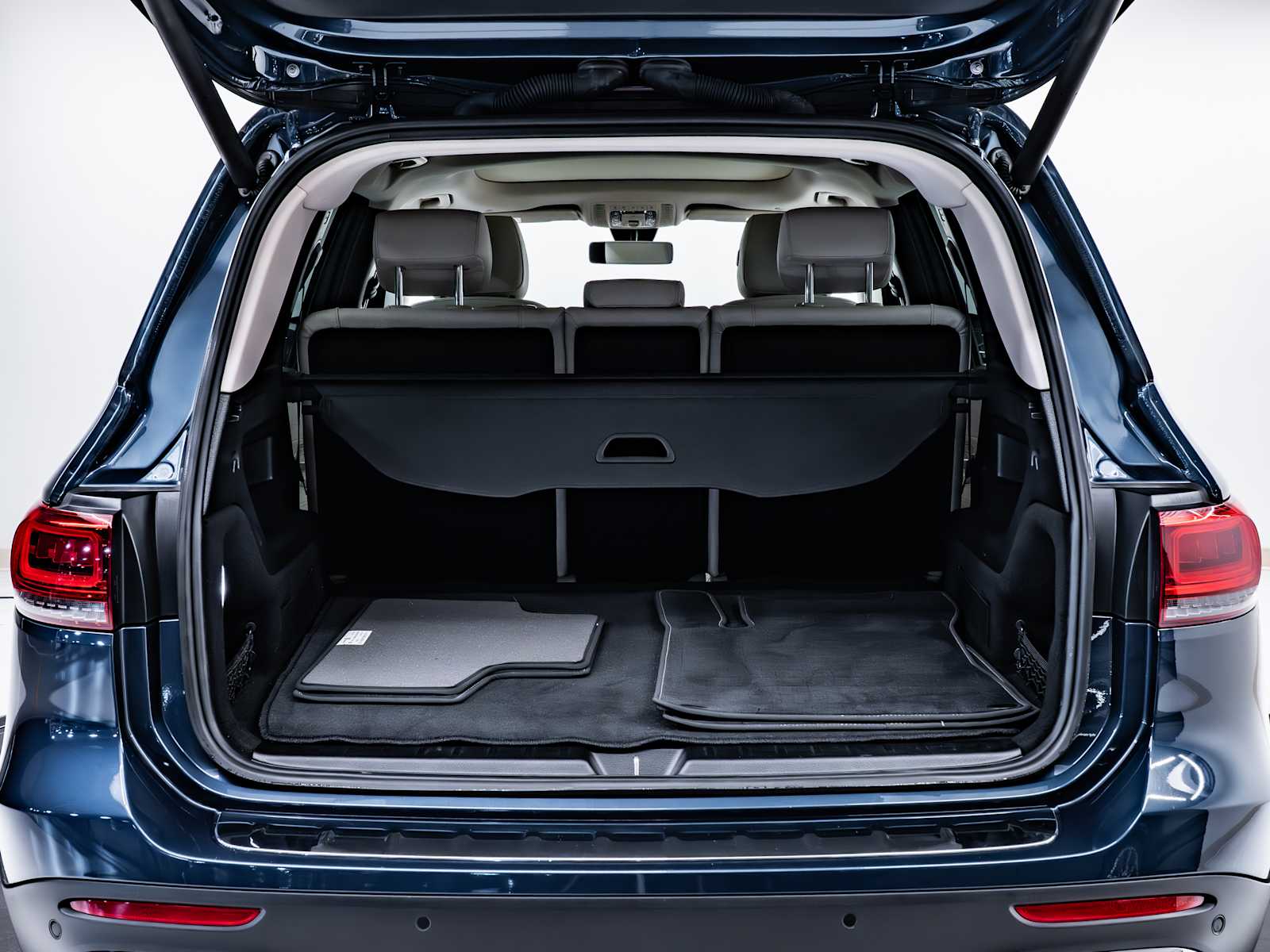 used 2022 Mercedes-Benz GLB 250 car, priced at $34,998