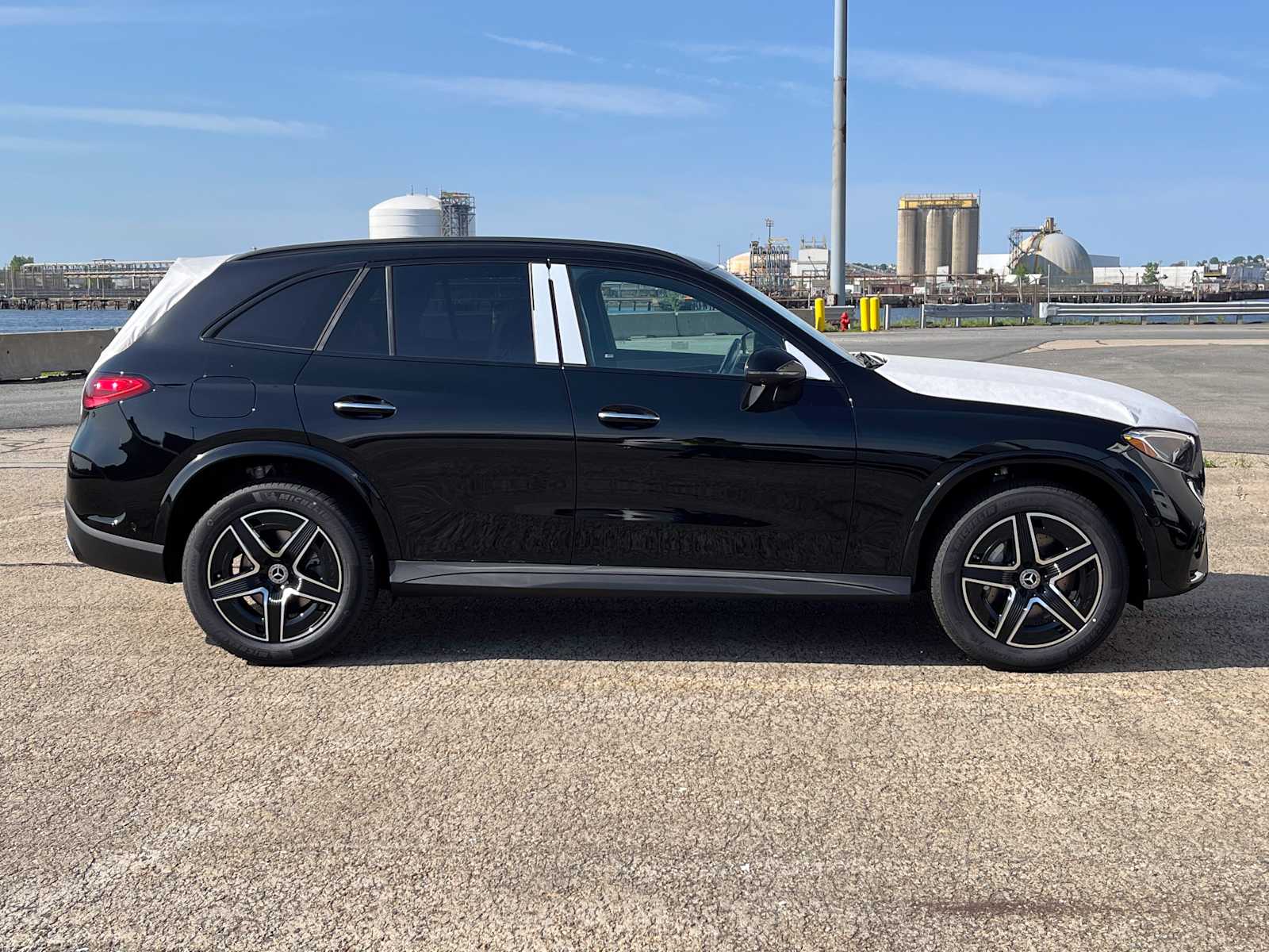 new 2025 Mercedes-Benz GLC 300 car