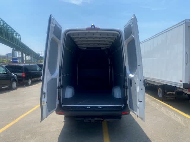 new 2024 Mercedes-Benz eSprinter car