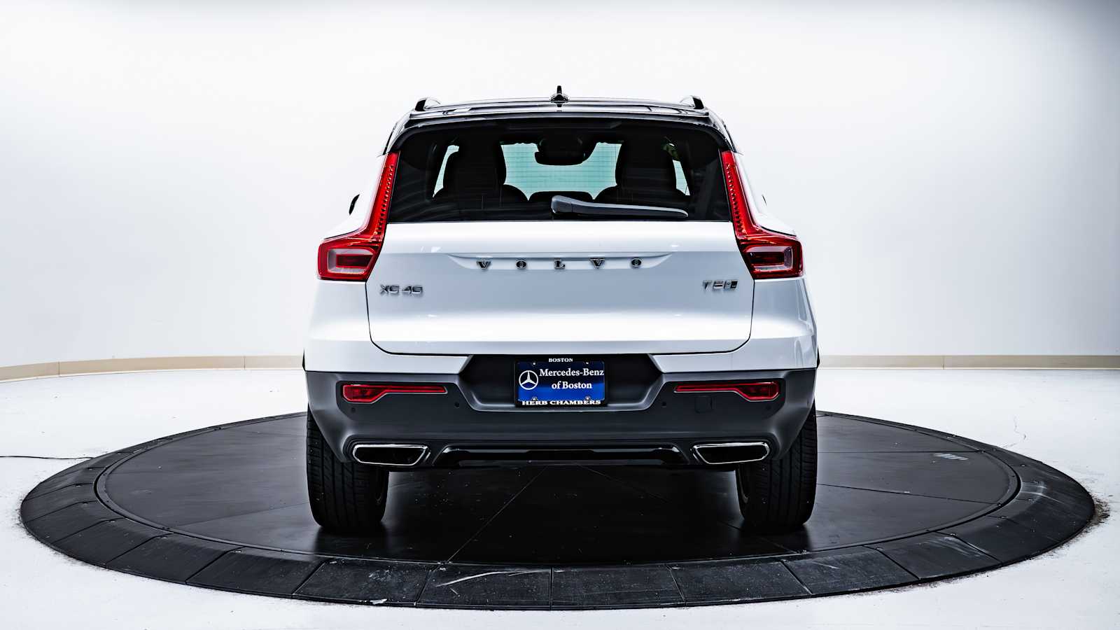 used 2020 Volvo XC40 car, priced at $25,713