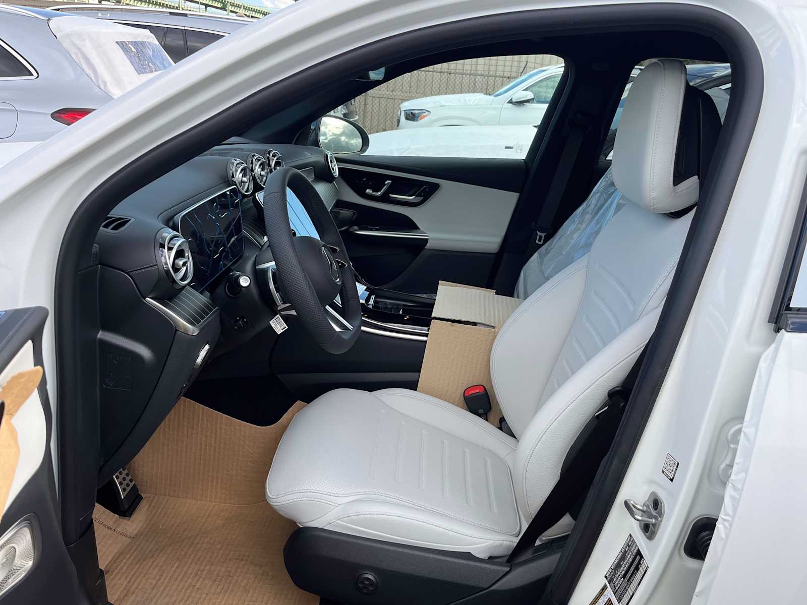 new 2025 Mercedes-Benz GLC 300 car