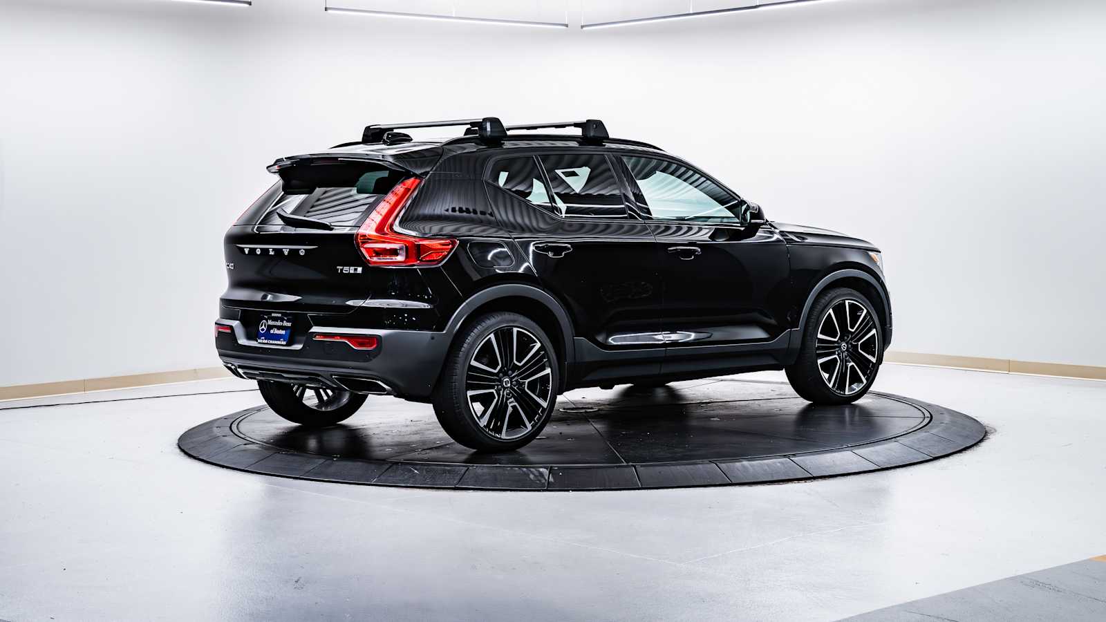 used 2020 Volvo XC40 car, priced at $15,998