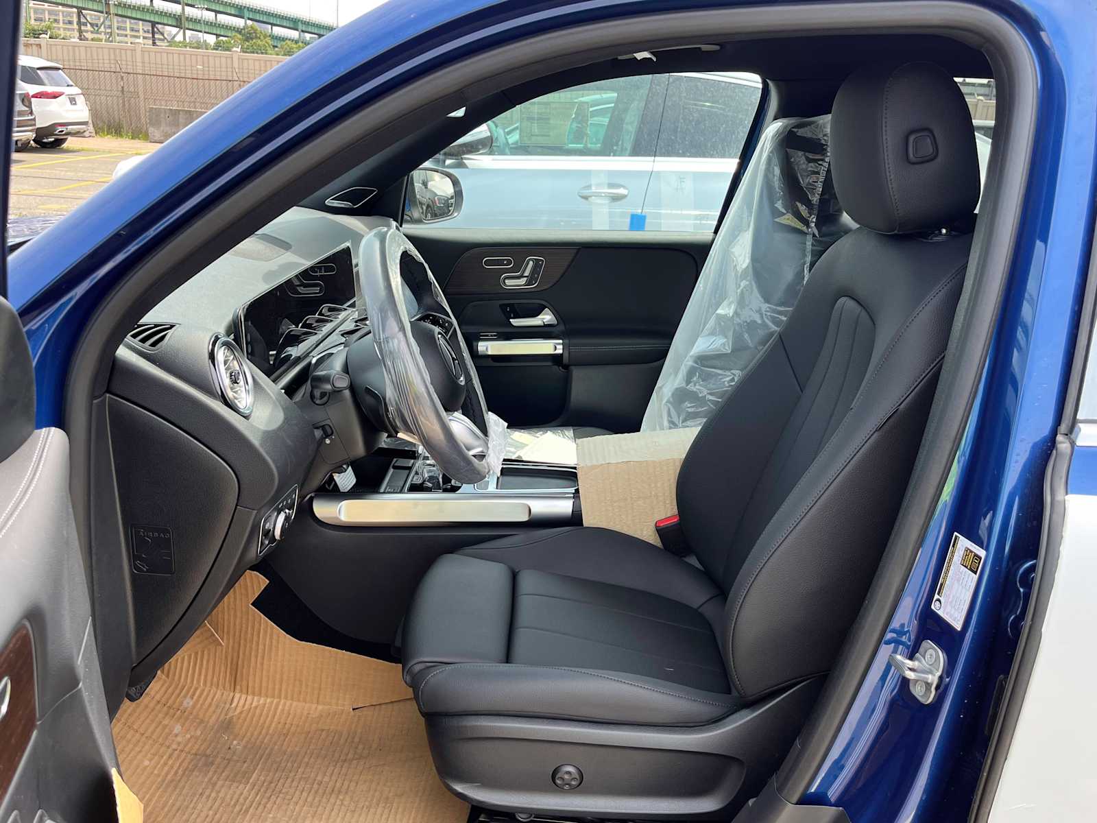 new 2025 Mercedes-Benz GLB 250 car