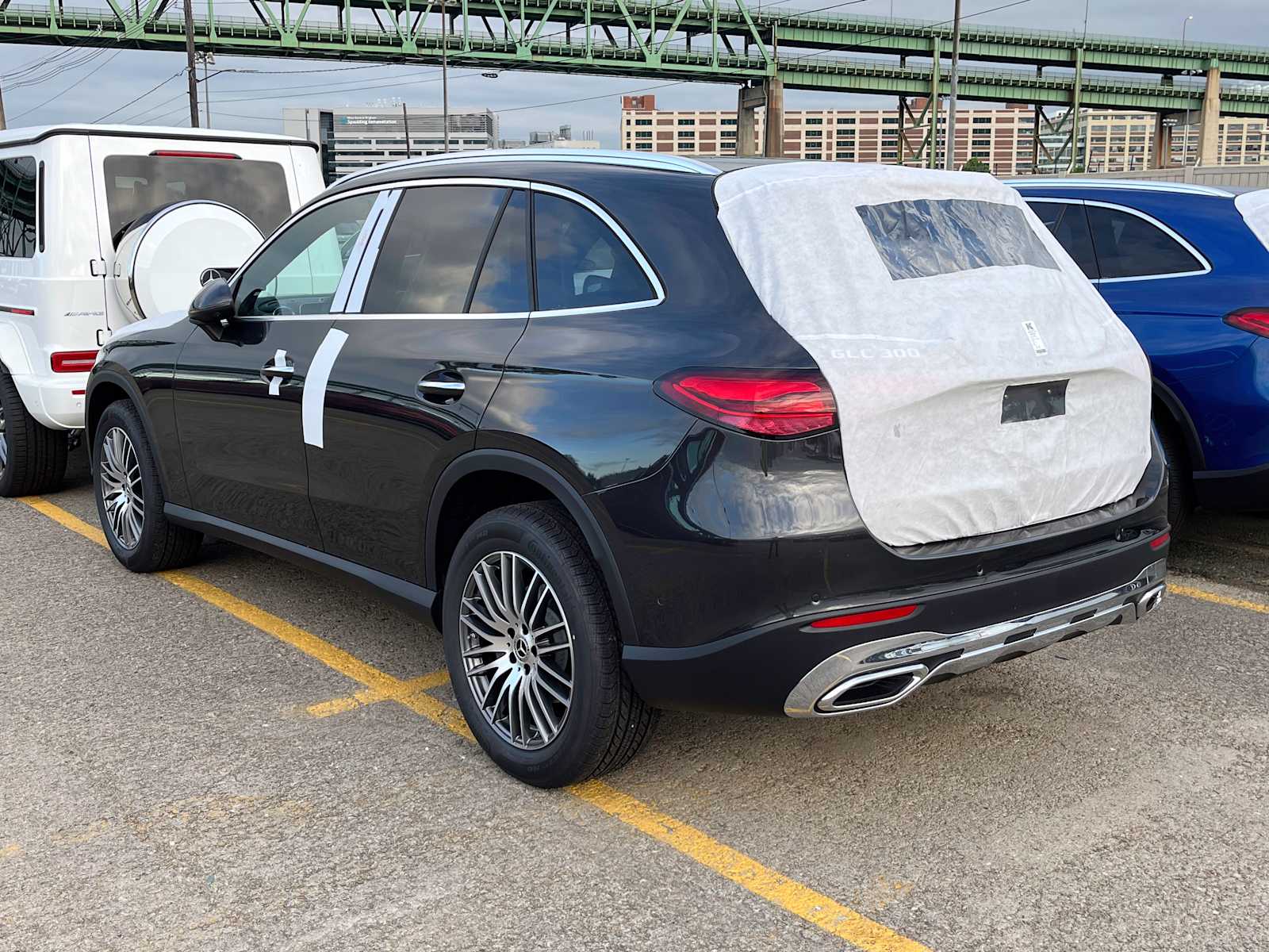 new 2025 Mercedes-Benz GLC 300 car
