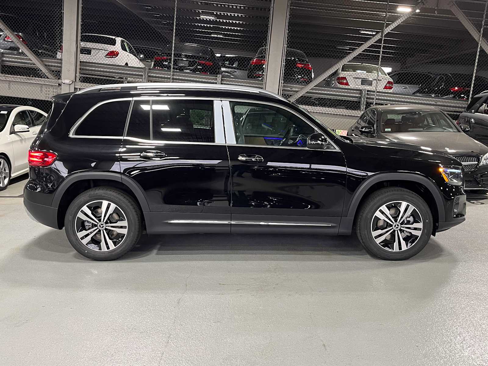 new 2025 Mercedes-Benz GLB 250 car