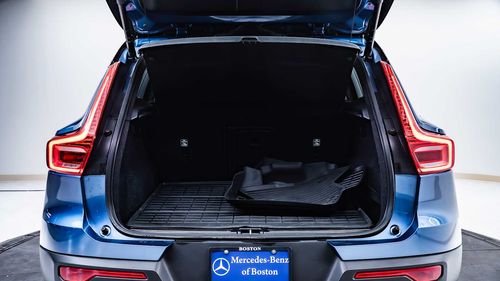 used 2020 Volvo XC40 car, priced at $15,945