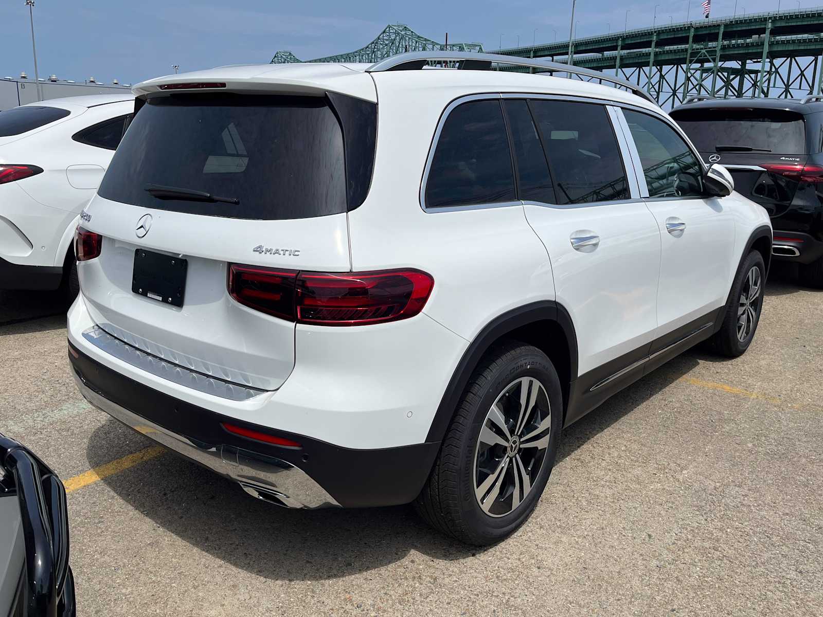 new 2025 Mercedes-Benz GLB 250 car