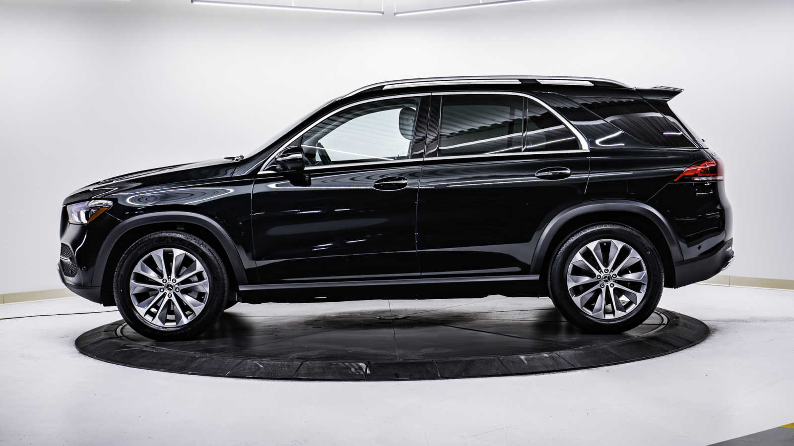 used 2021 Mercedes-Benz GLE 350 car, priced at $49,998