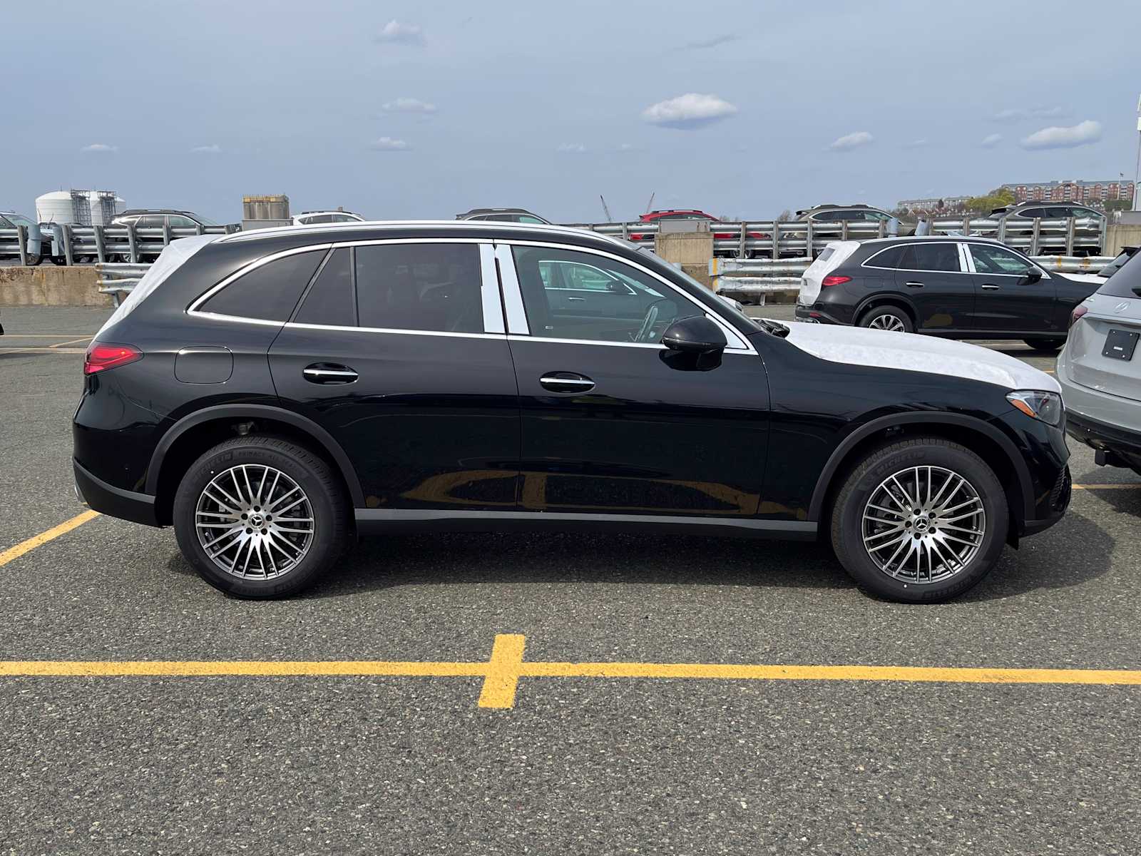new 2025 Mercedes-Benz GLC 300 car