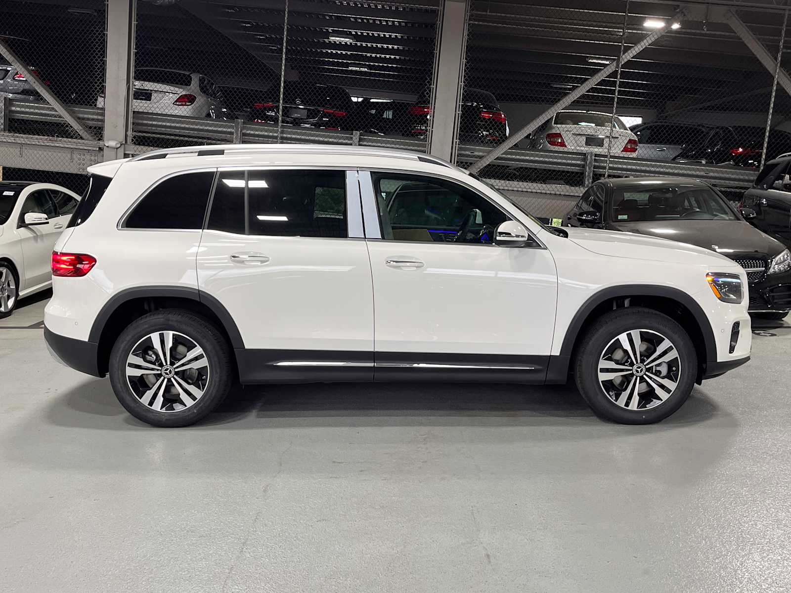 new 2025 Mercedes-Benz GLB 250 car