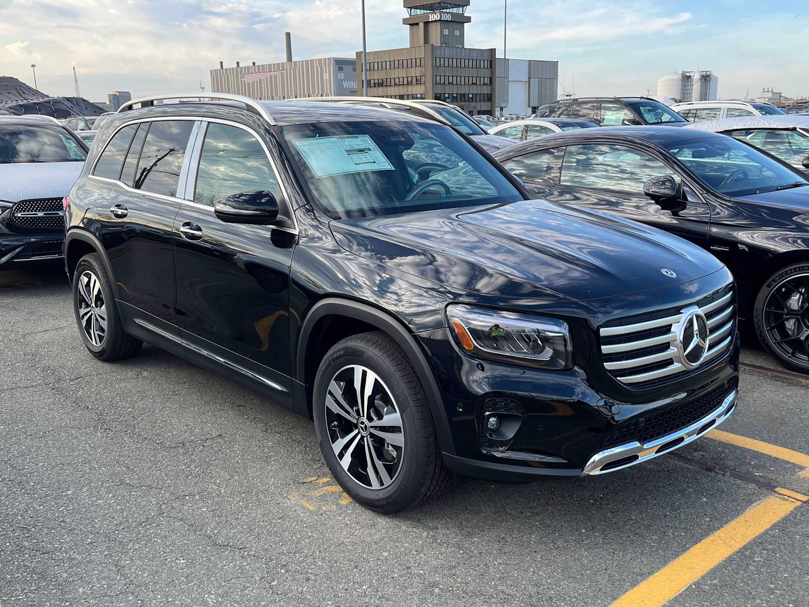 new 2025 Mercedes-Benz GLB 250 car