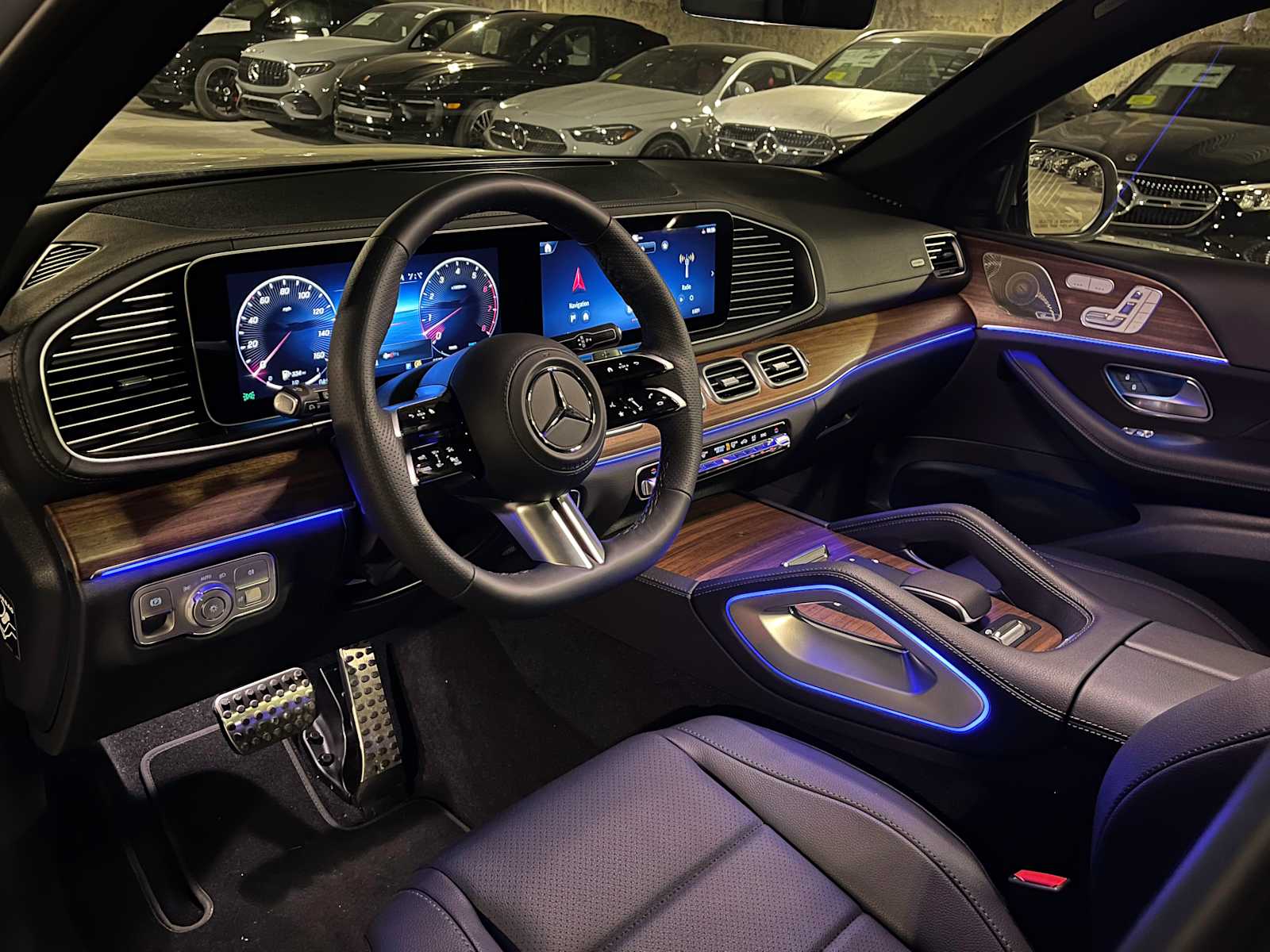 new 2025 Mercedes-Benz GLS 450 car