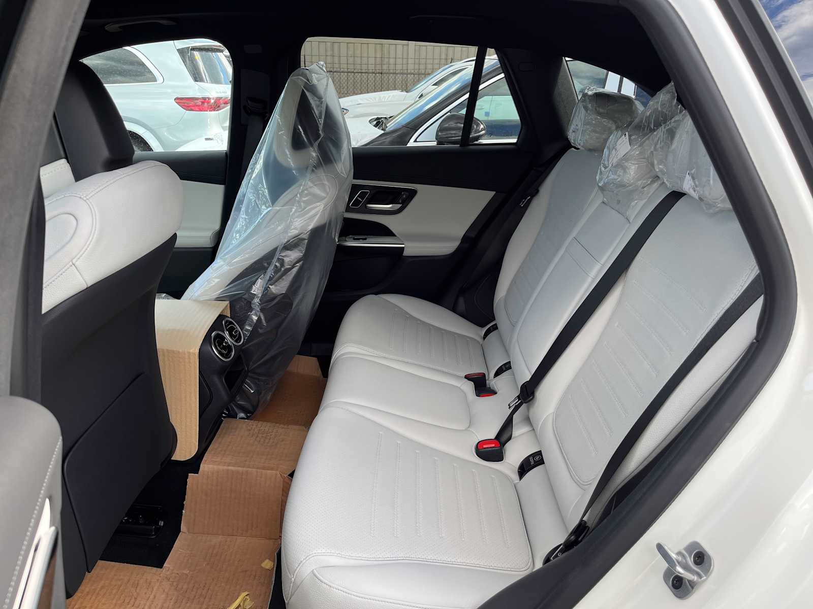 new 2025 Mercedes-Benz GLC 300 car