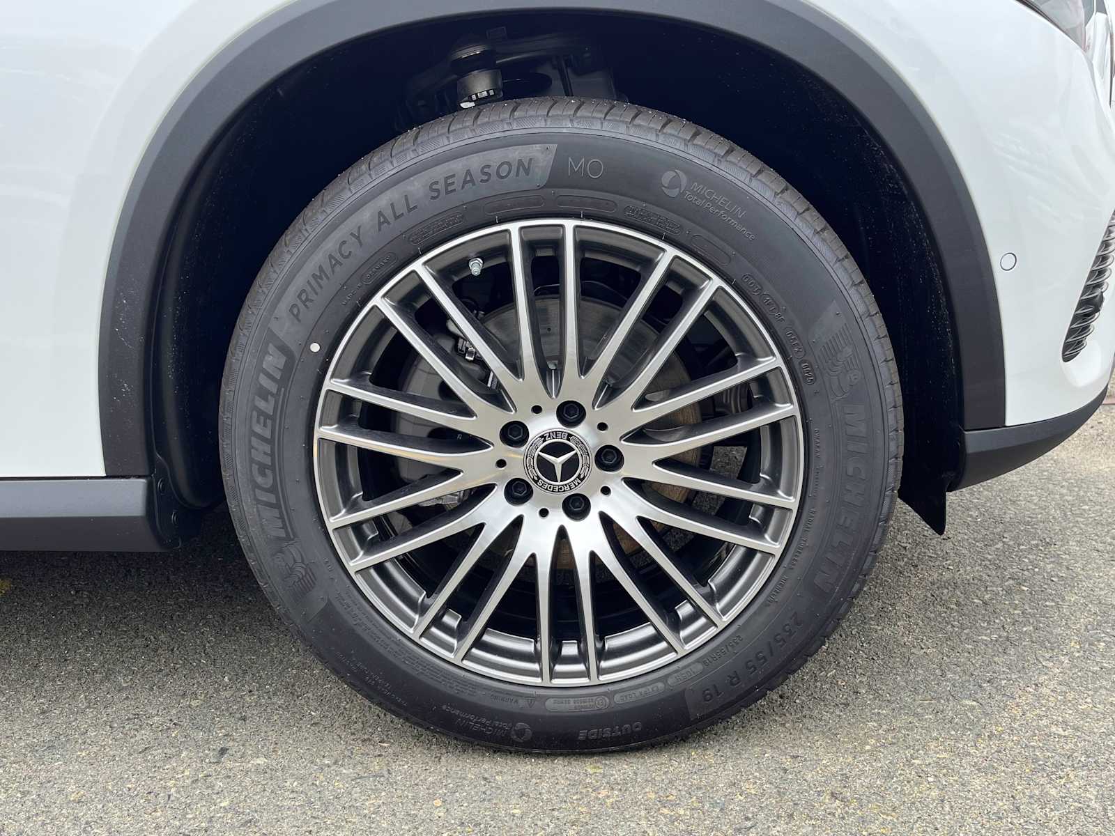 new 2025 Mercedes-Benz GLC 300 car