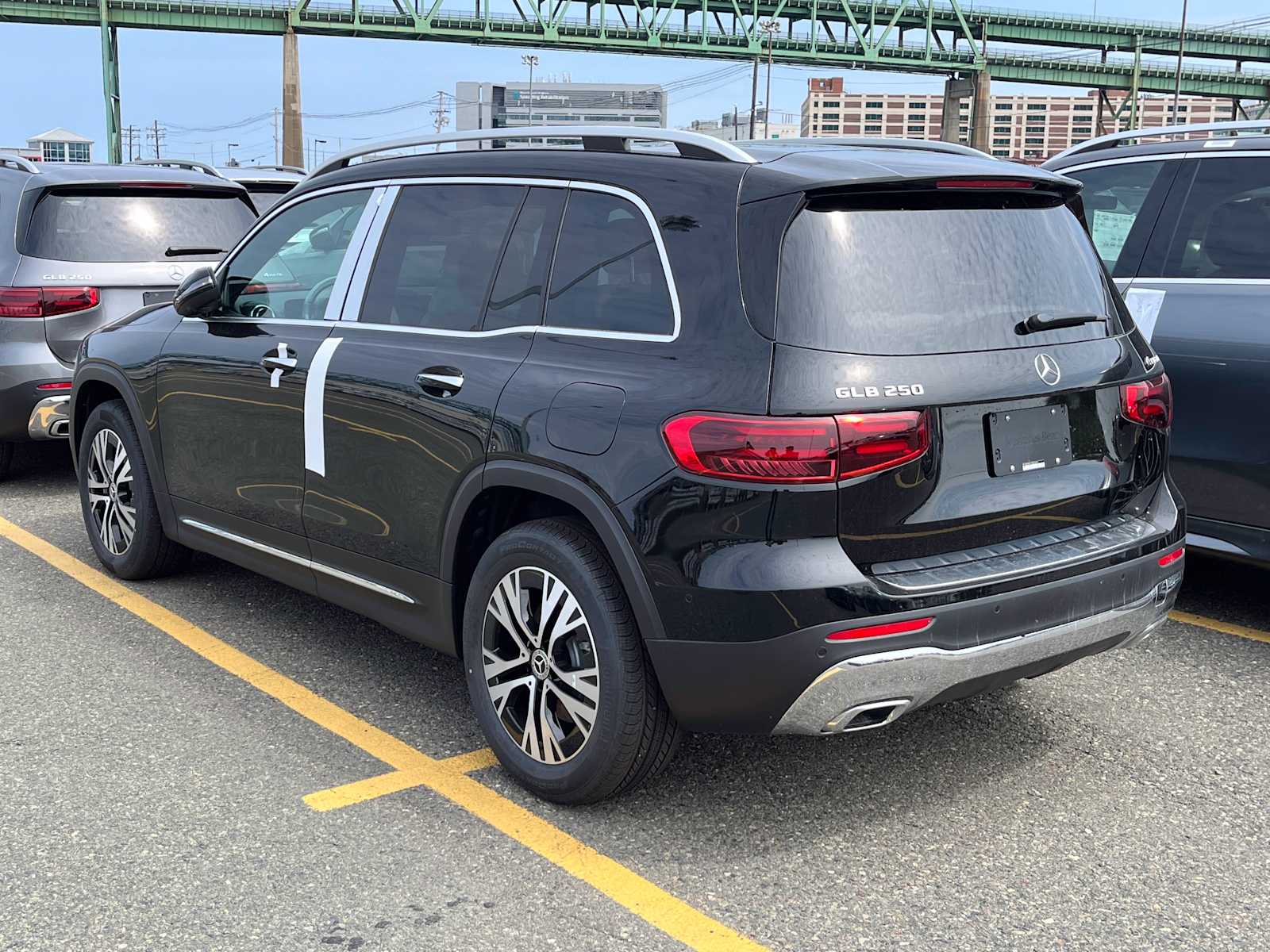 new 2025 Mercedes-Benz GLB 250 car
