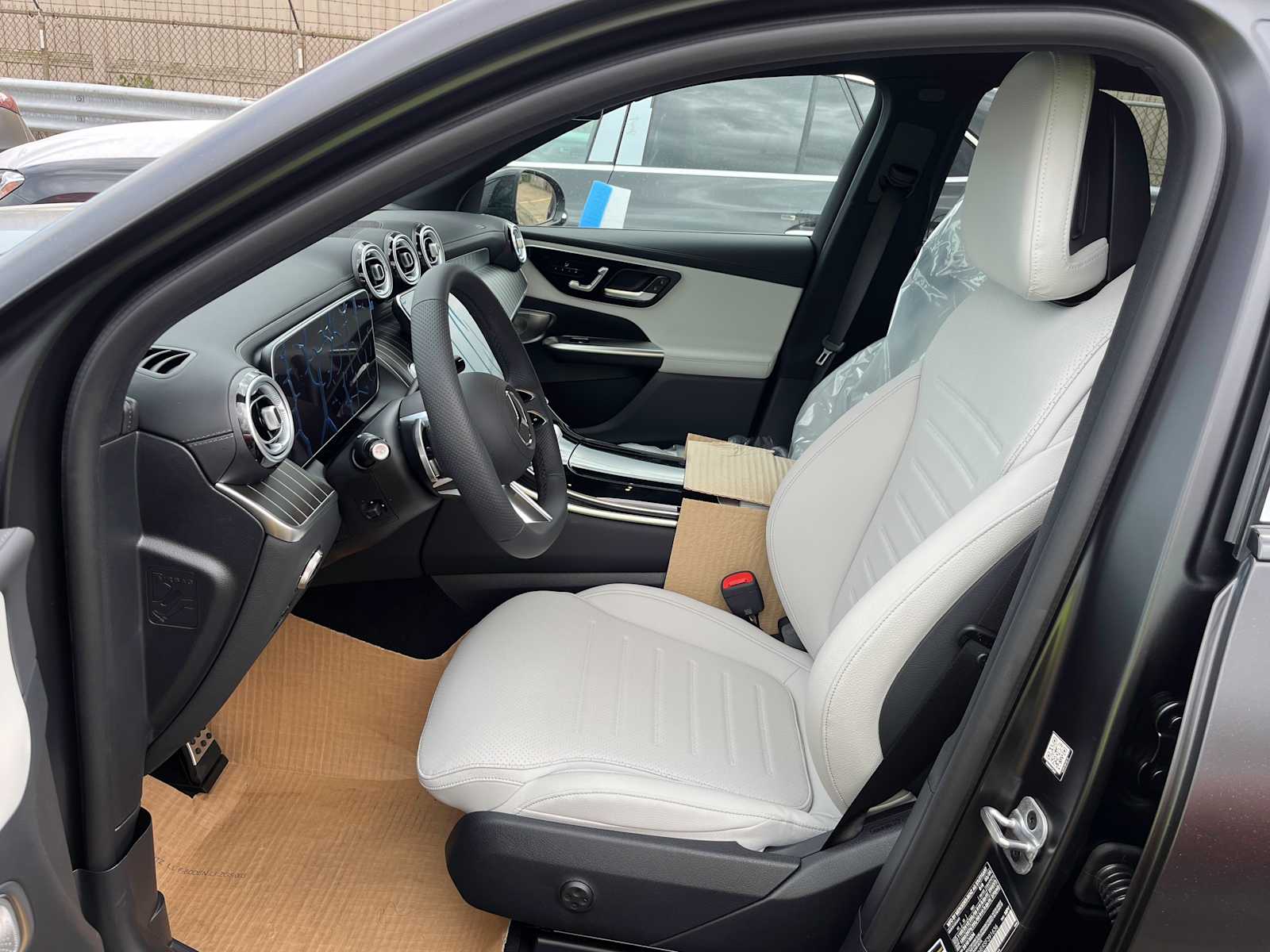 new 2025 Mercedes-Benz GLC 300 car