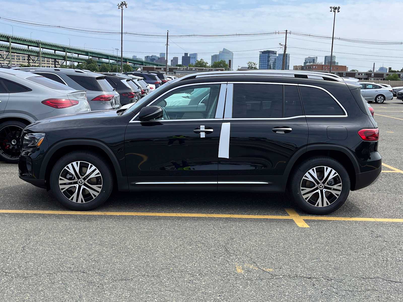new 2025 Mercedes-Benz GLB 250 car