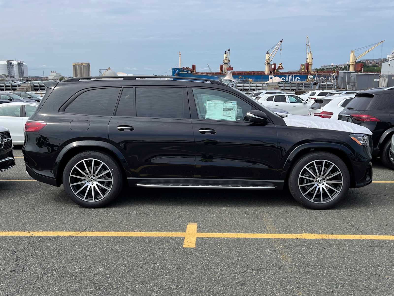 new 2025 Mercedes-Benz GLS 580 car
