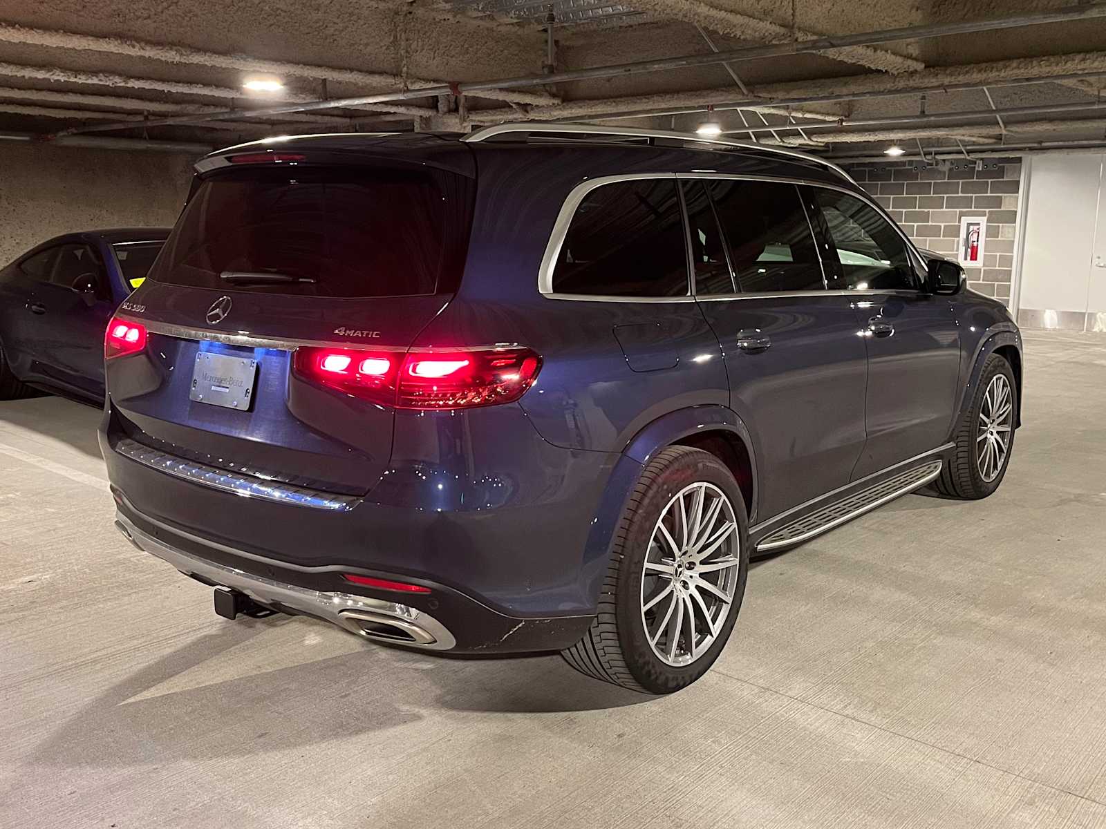 new 2025 Mercedes-Benz GLS 580 car