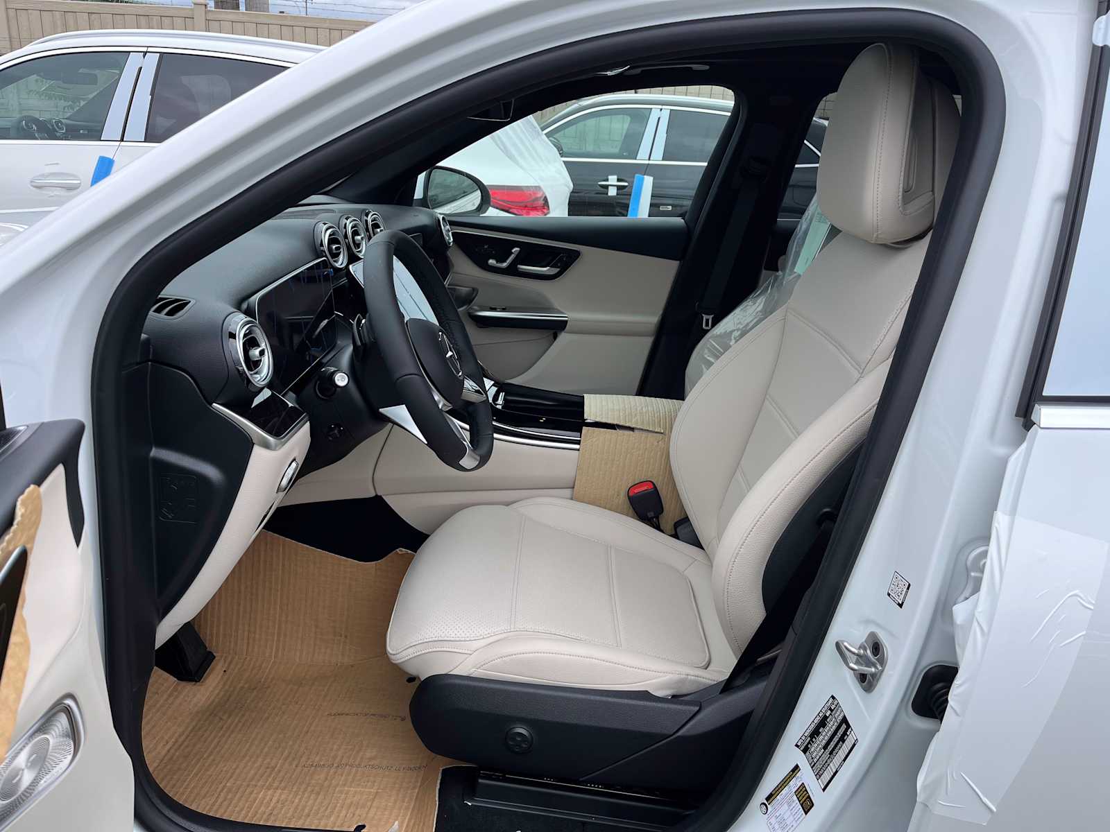 new 2025 Mercedes-Benz GLC 300 car