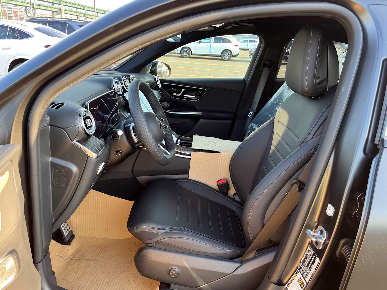 new 2025 Mercedes-Benz GLC 300 car