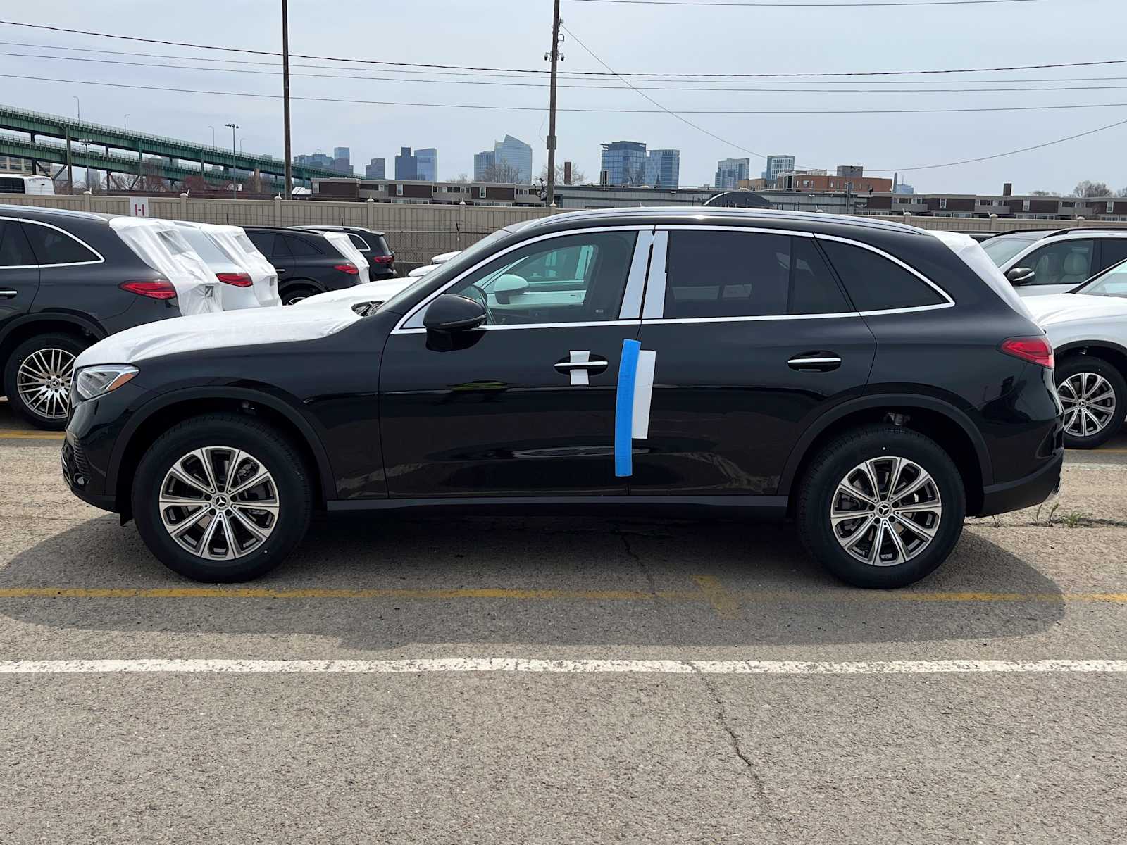 new 2025 Mercedes-Benz GLC 300 car