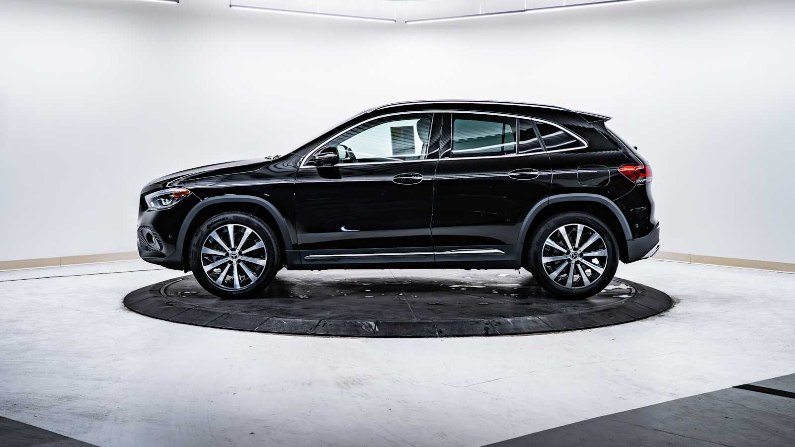 used 2022 Mercedes-Benz GLA 250 car, priced at $34,998