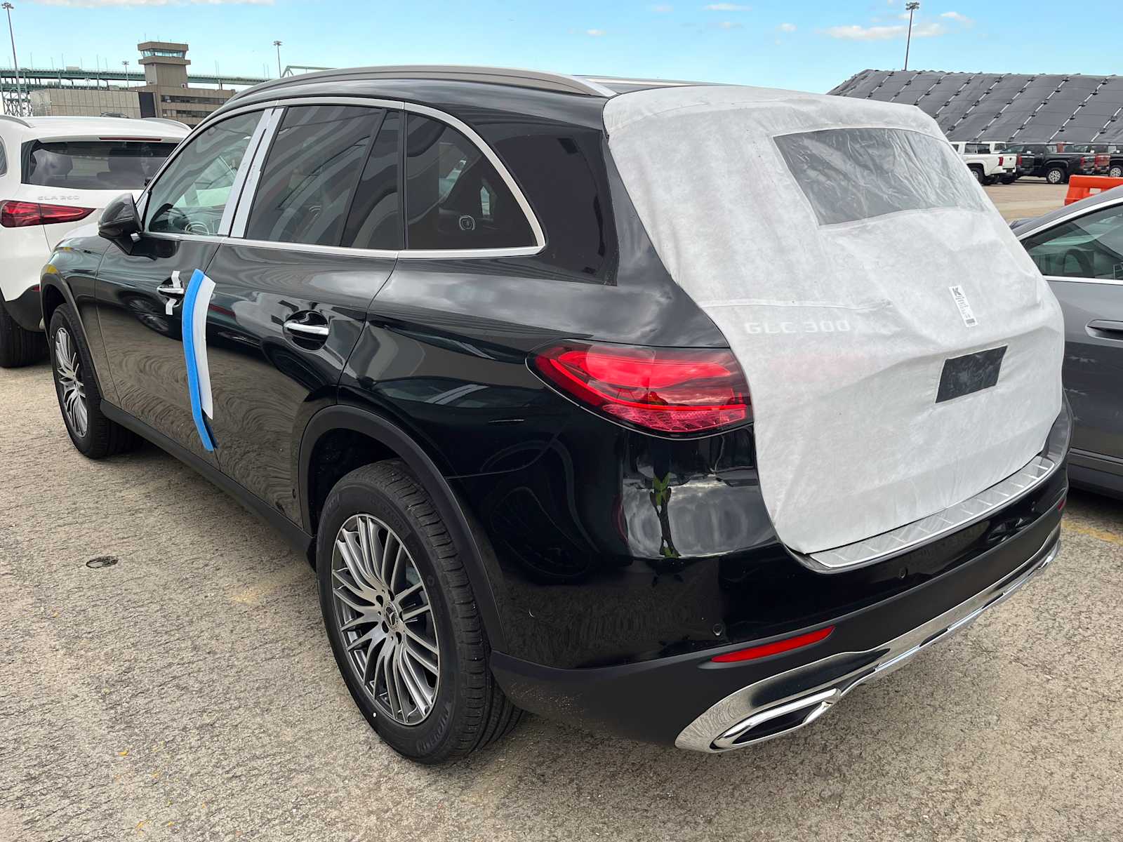new 2025 Mercedes-Benz GLC 300 car