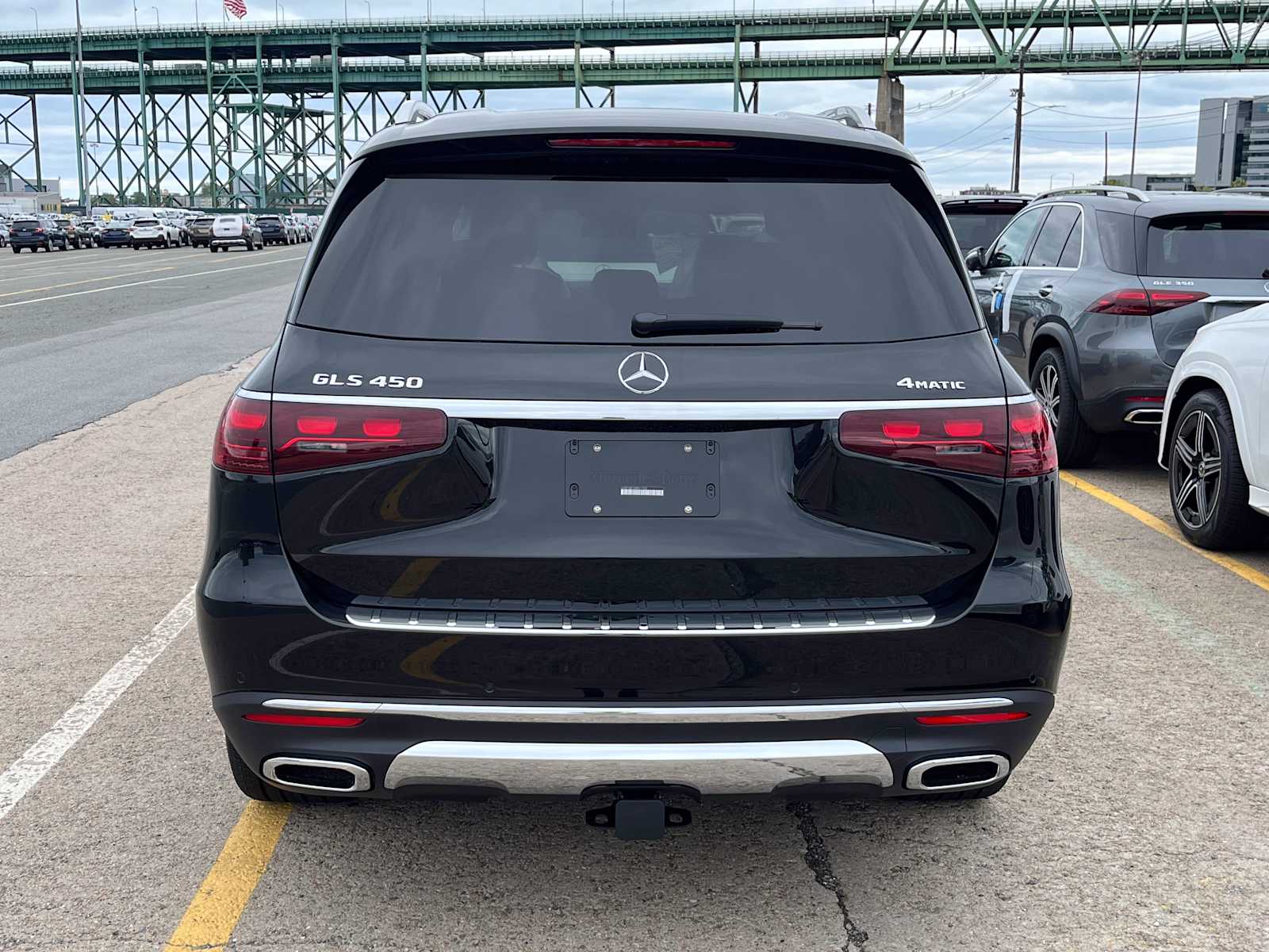 new 2025 Mercedes-Benz GLS 450 car