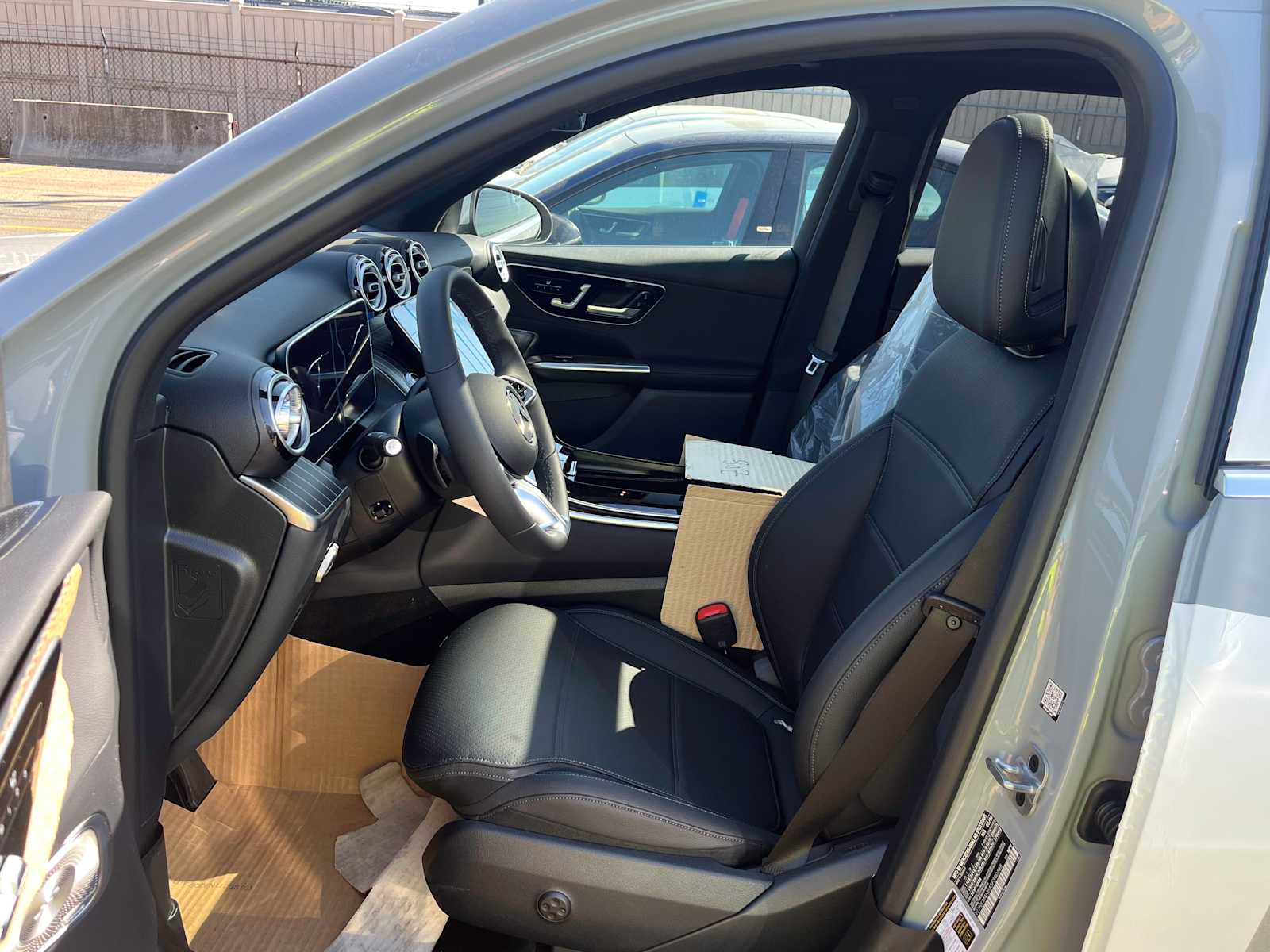 new 2025 Mercedes-Benz GLC 300 car