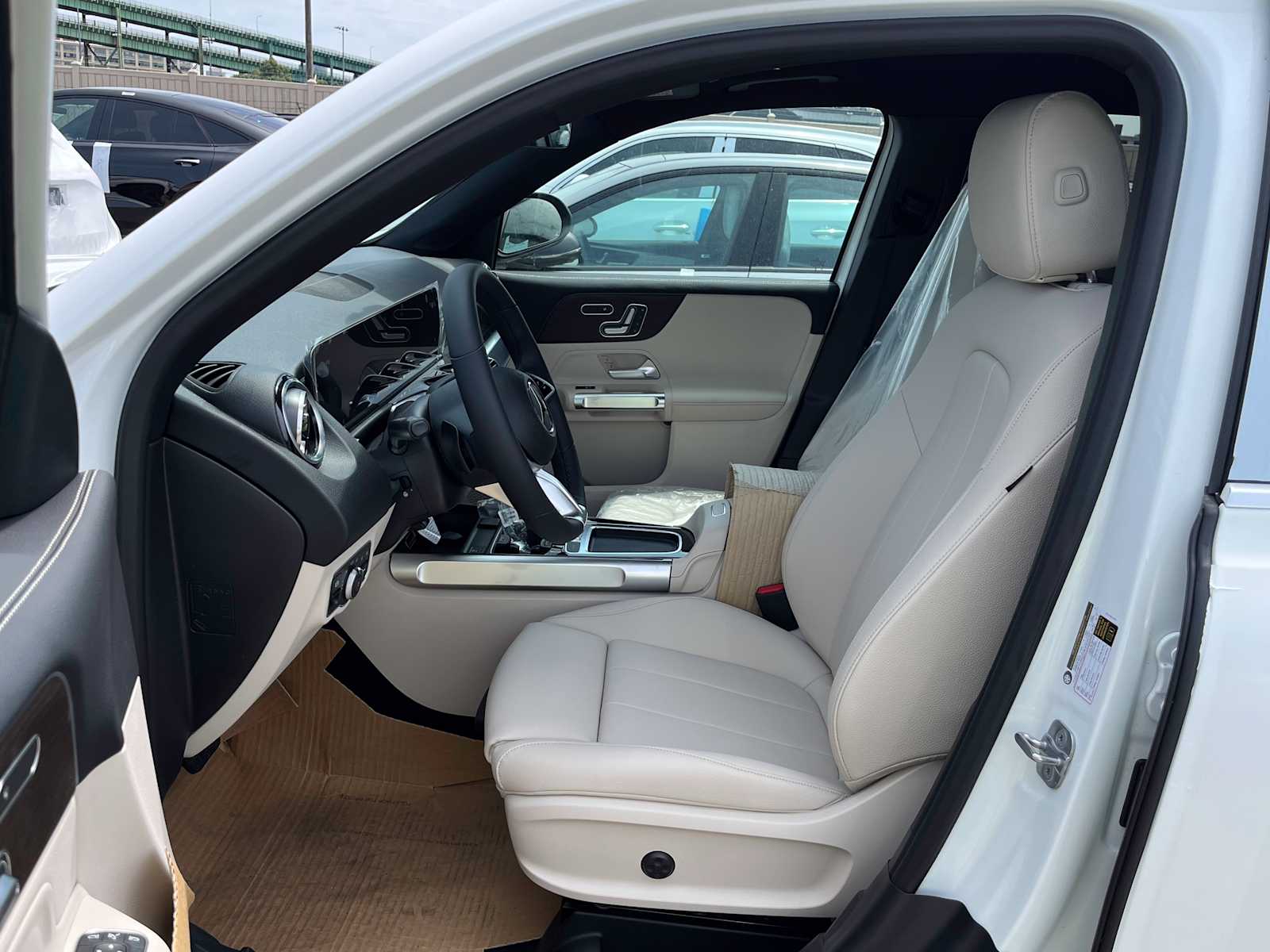 new 2025 Mercedes-Benz GLB 250 car