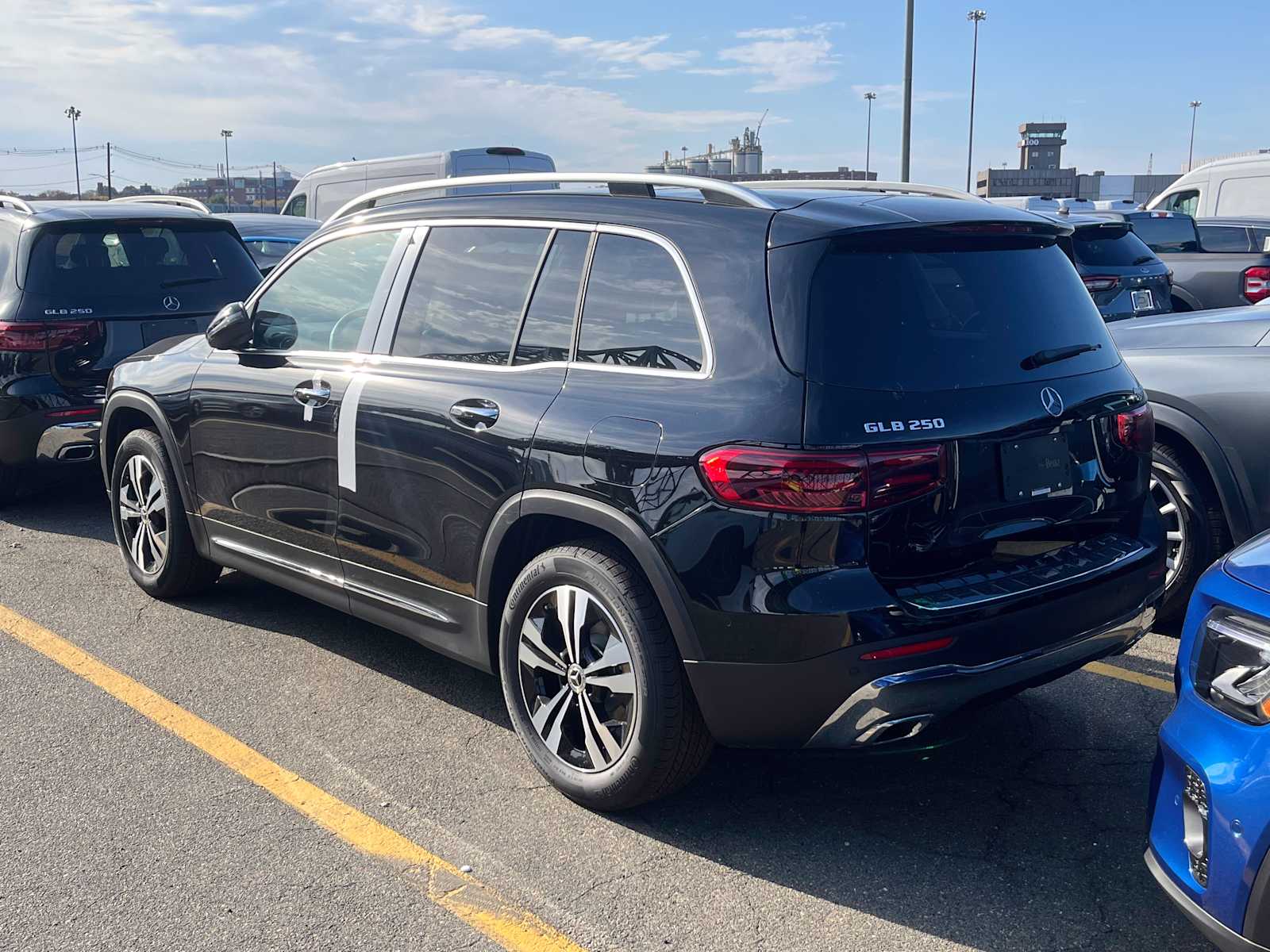 new 2025 Mercedes-Benz GLB 250 car