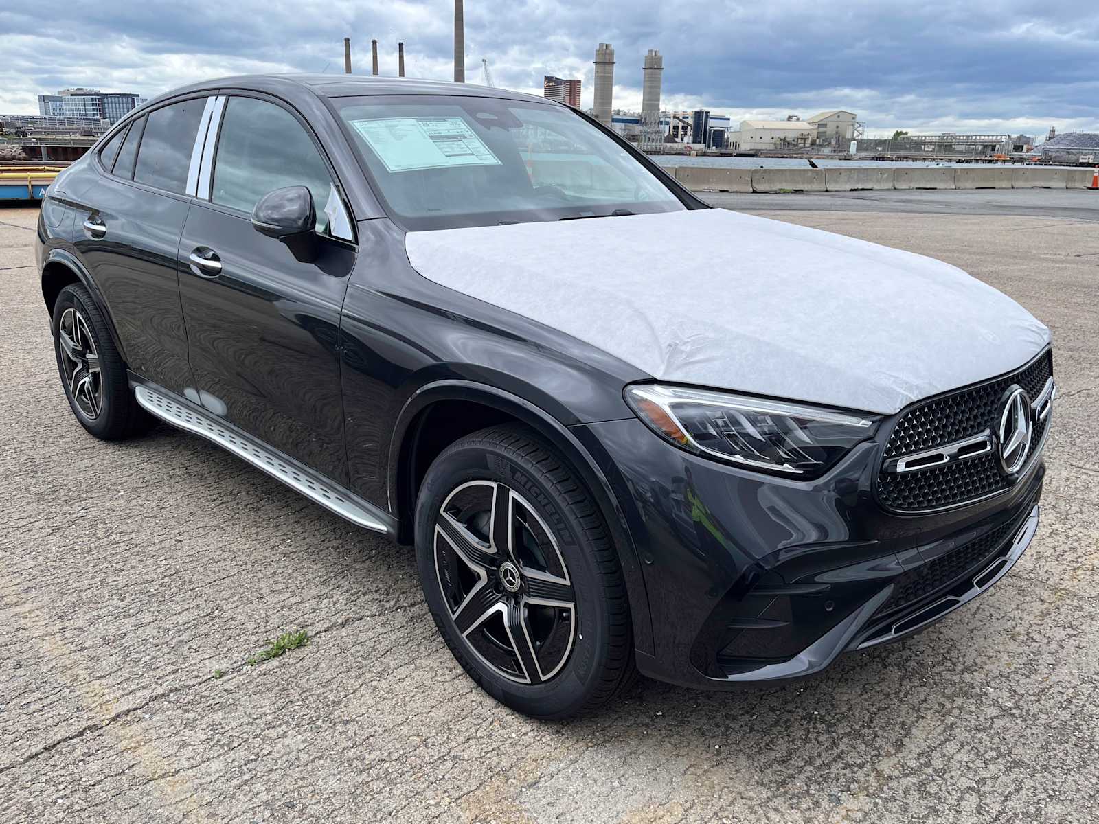 new 2025 Mercedes-Benz GLC 300 car
