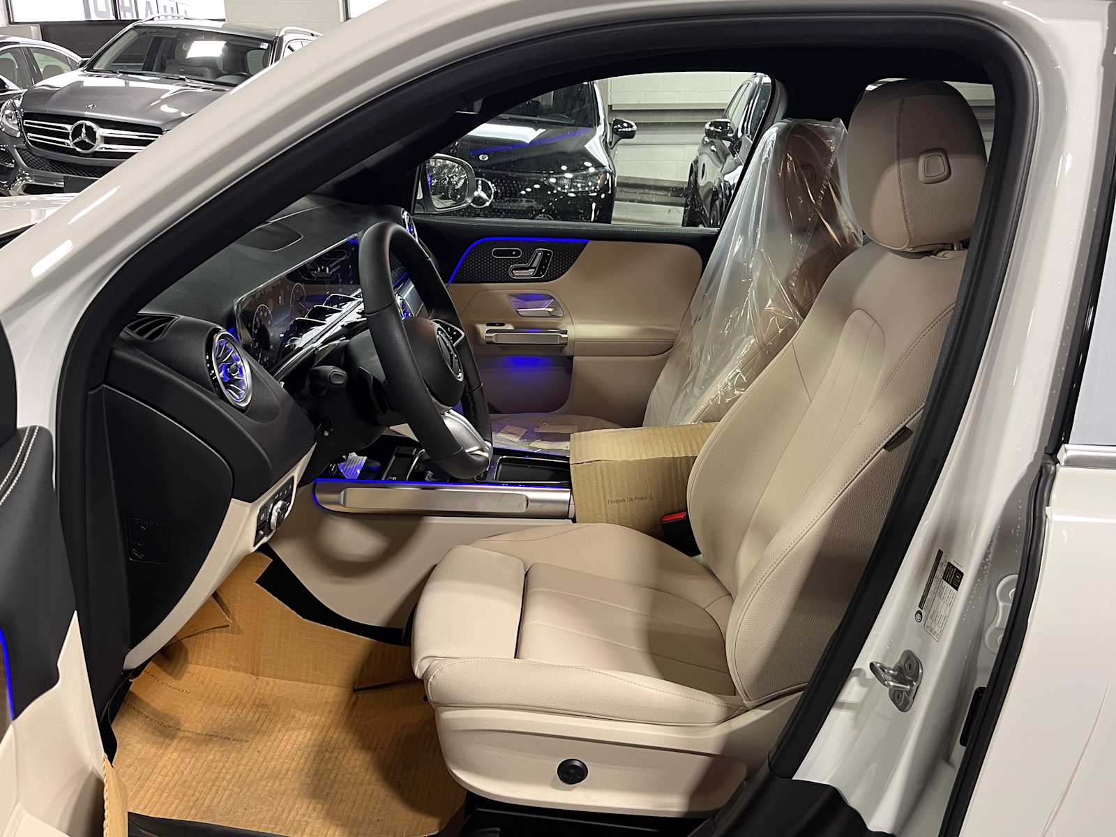 new 2025 Mercedes-Benz GLB 250 car