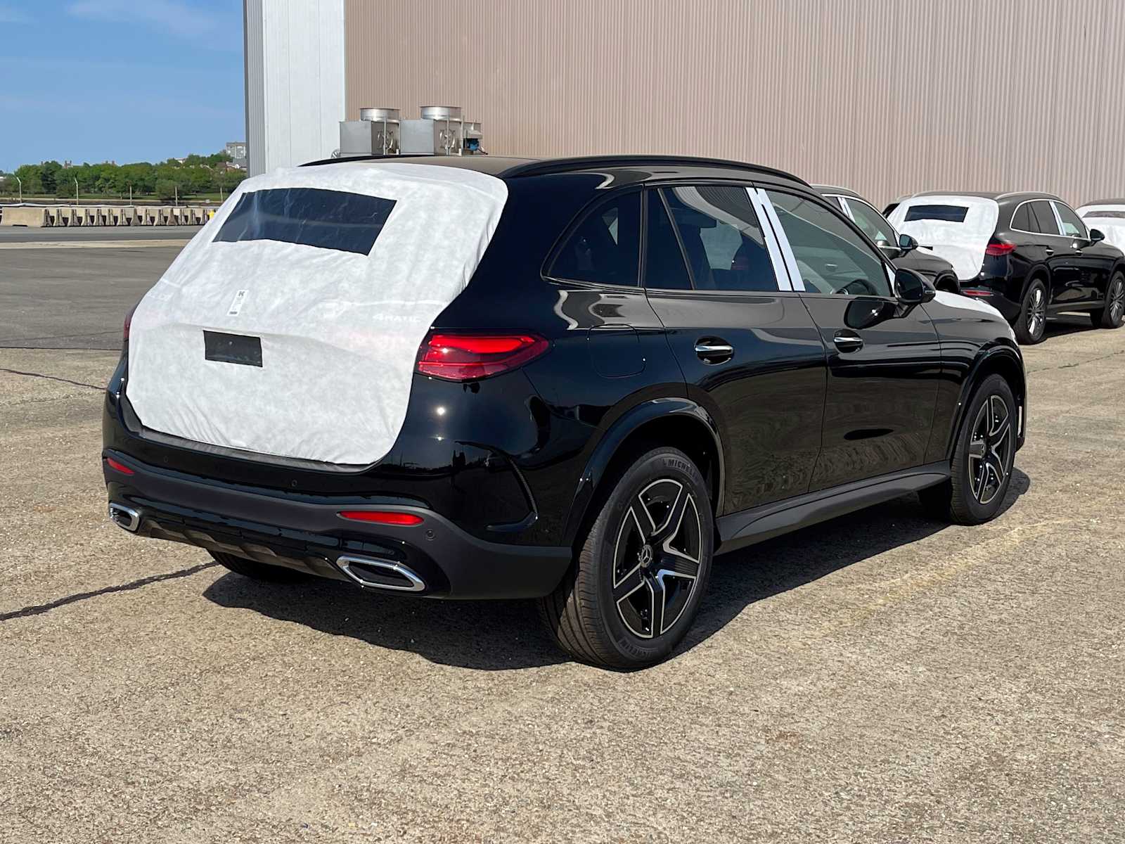 new 2025 Mercedes-Benz GLC 300 car