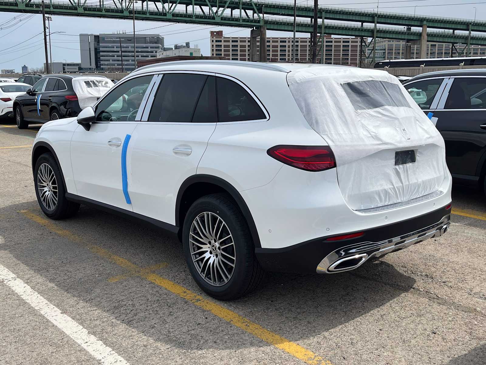 new 2025 Mercedes-Benz GLC 300 car