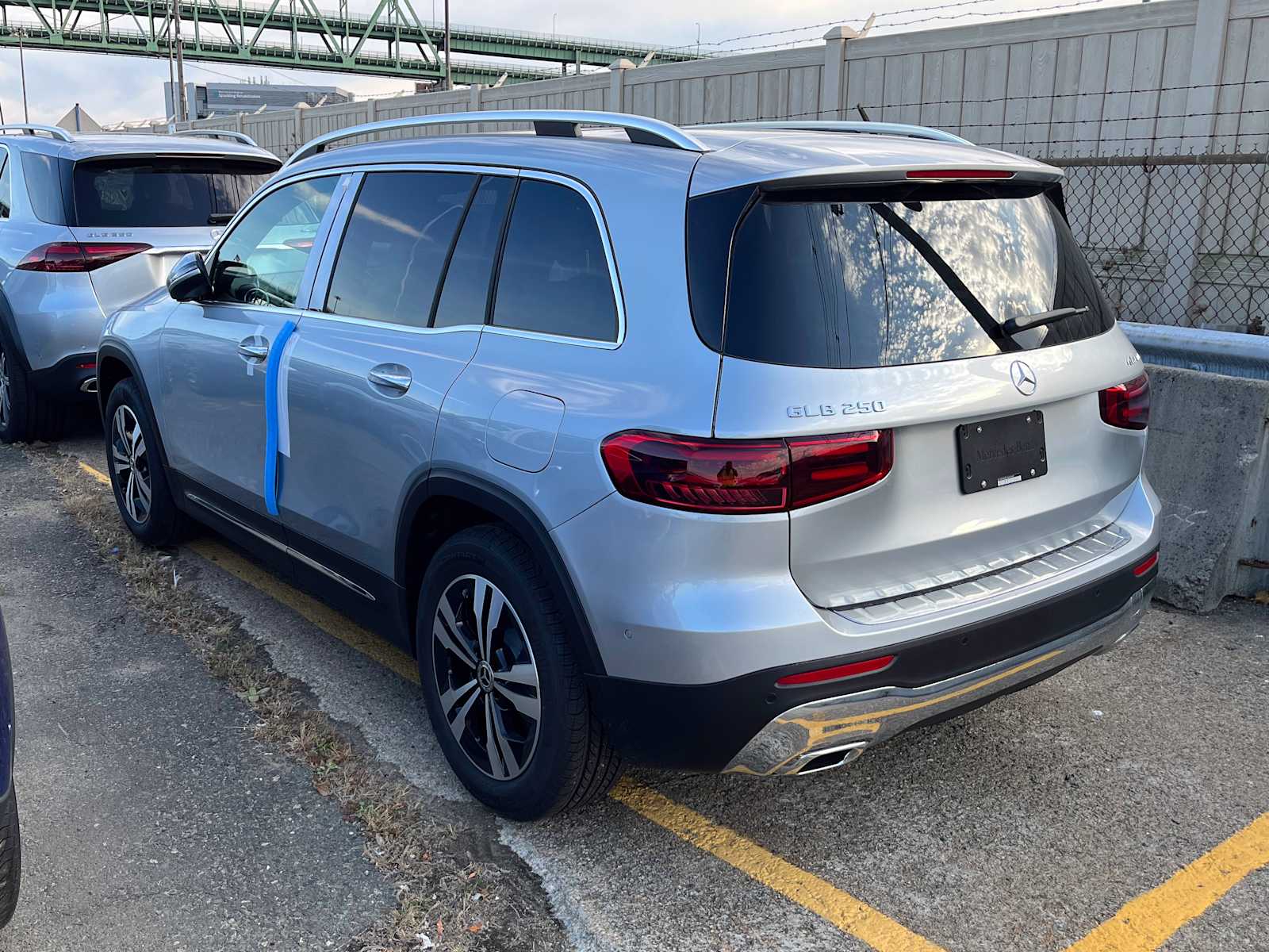 new 2025 Mercedes-Benz GLB 250 car