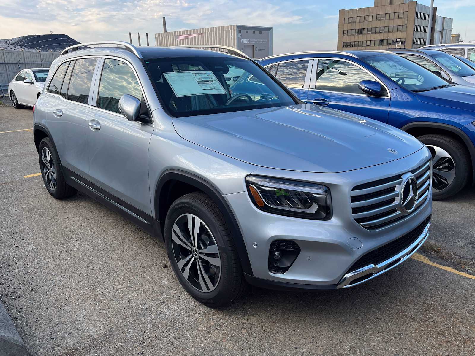 new 2025 Mercedes-Benz GLB 250 car