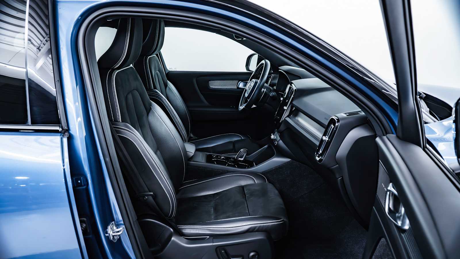 used 2020 Volvo XC40 car, priced at $15,945
