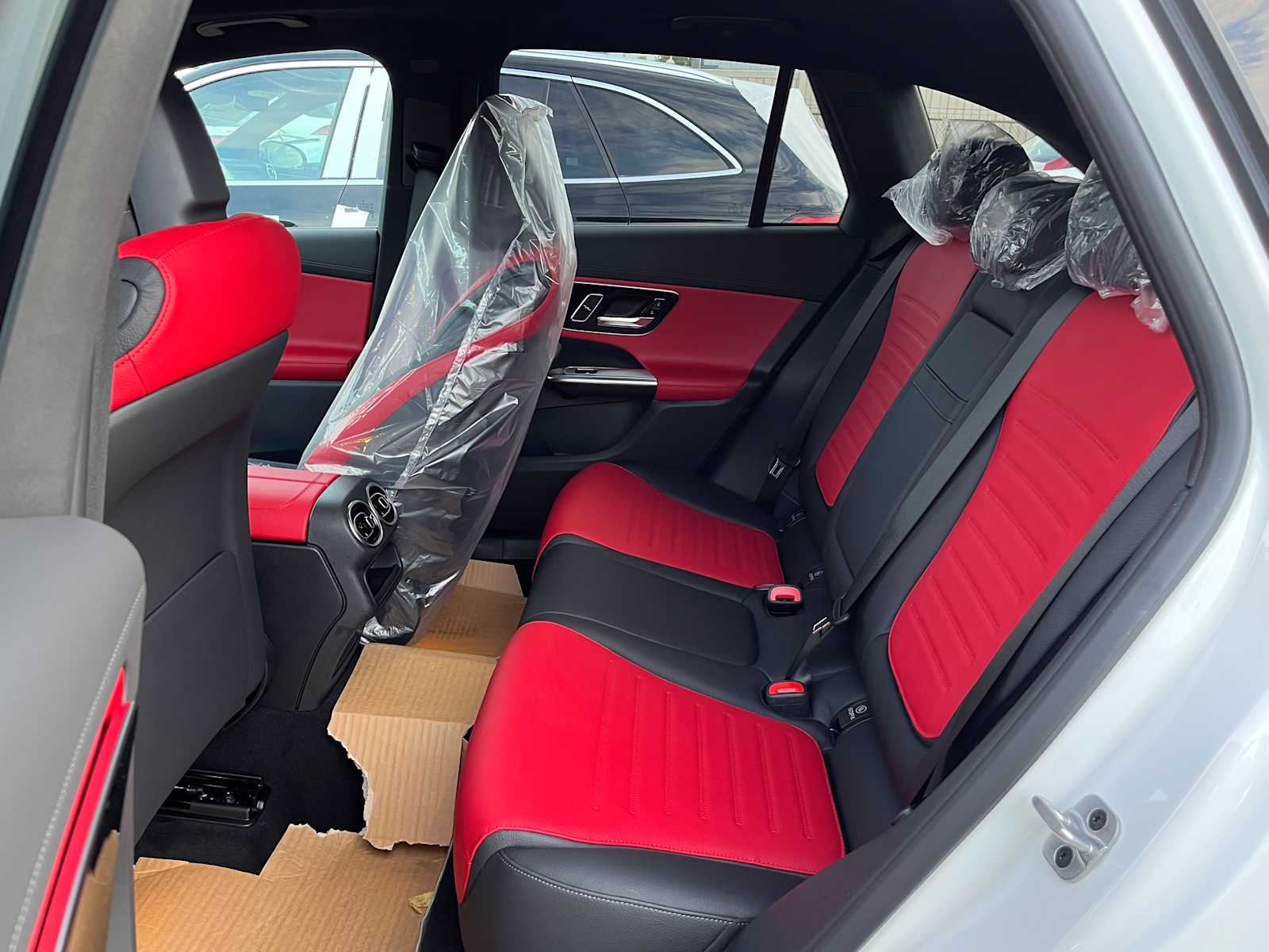 new 2025 Mercedes-Benz GLC 300 car