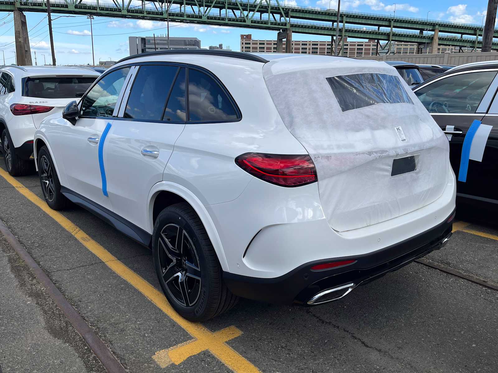 new 2025 Mercedes-Benz GLC 300 car