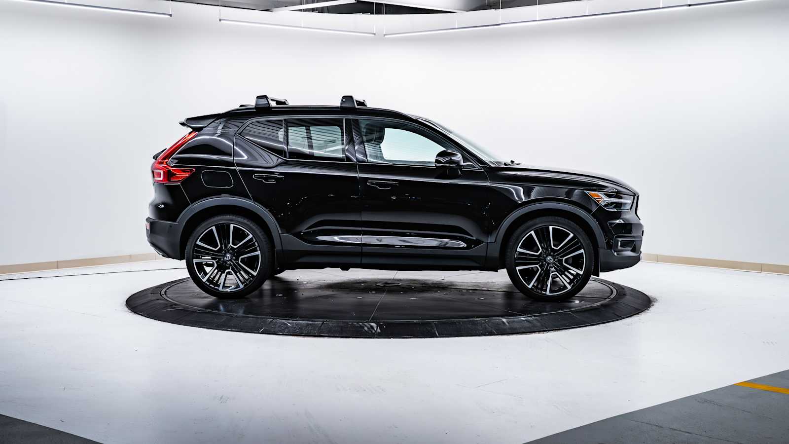 used 2020 Volvo XC40 car, priced at $15,998