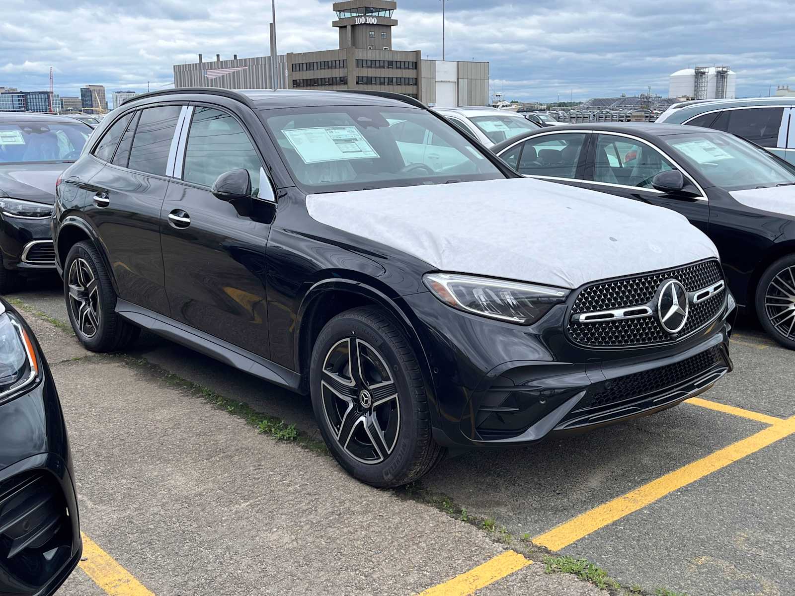 new 2025 Mercedes-Benz GLC 300 car