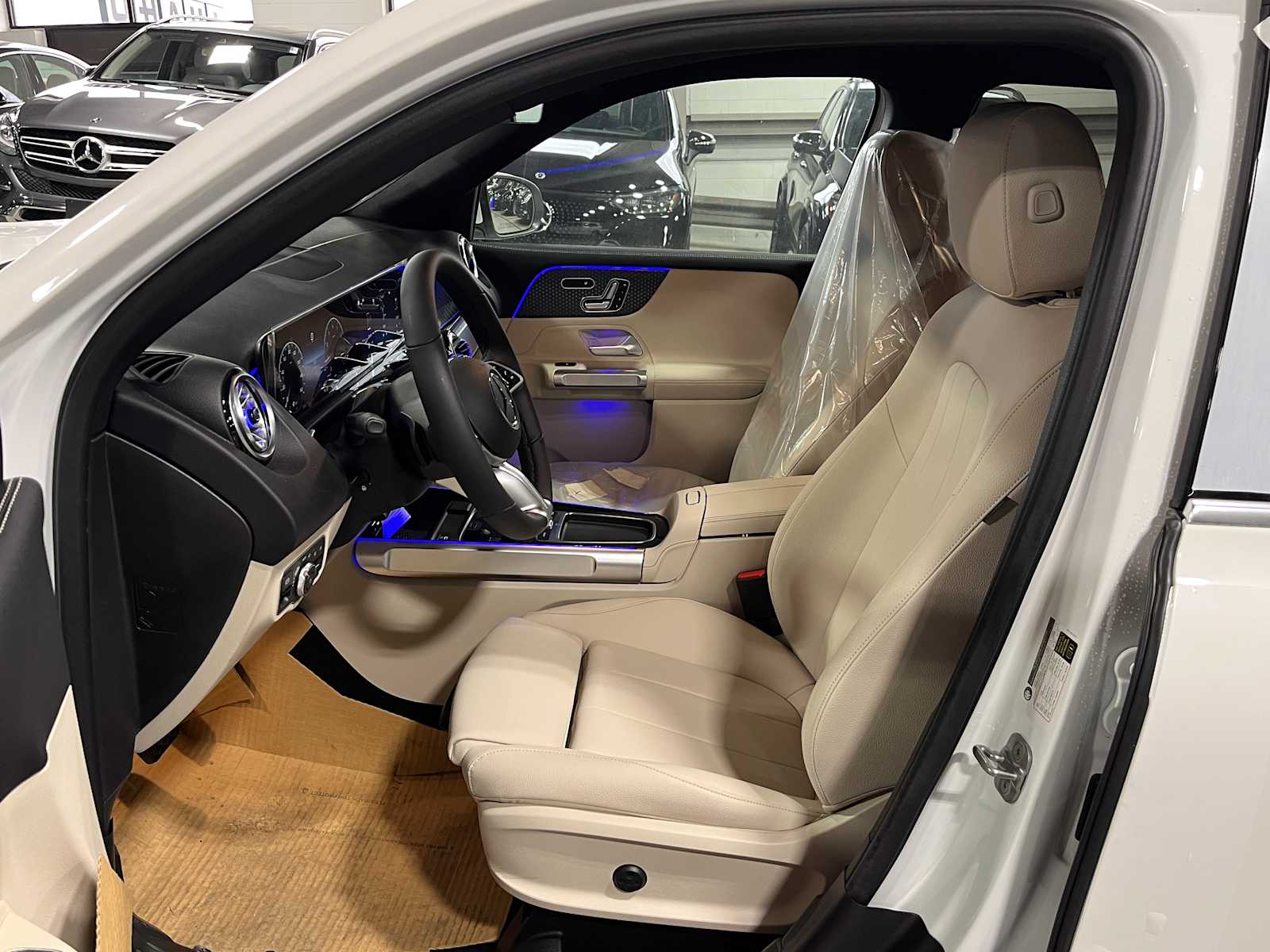 new 2025 Mercedes-Benz GLB 250 car