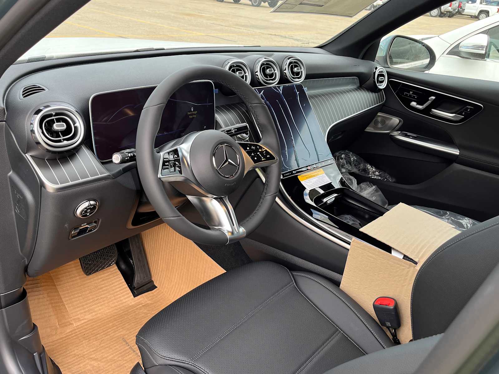 new 2025 Mercedes-Benz GLC 300 car