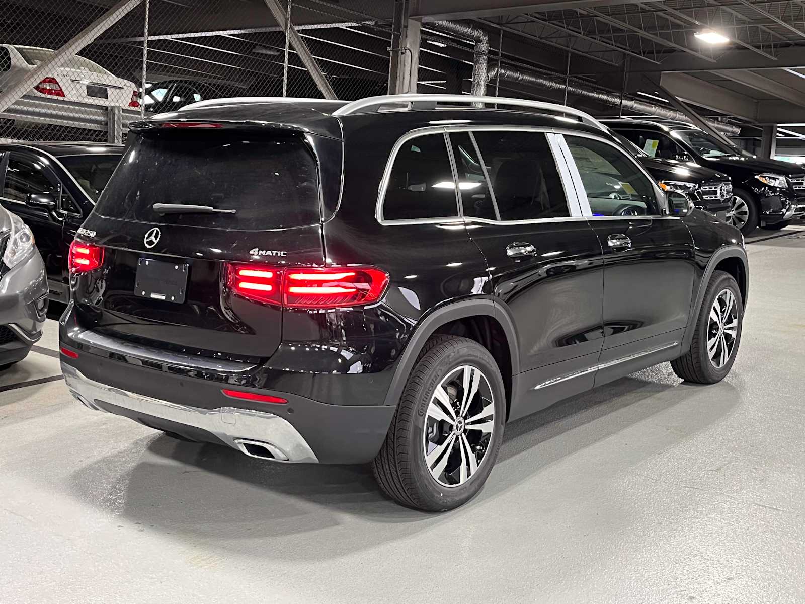 new 2025 Mercedes-Benz GLB 250 car